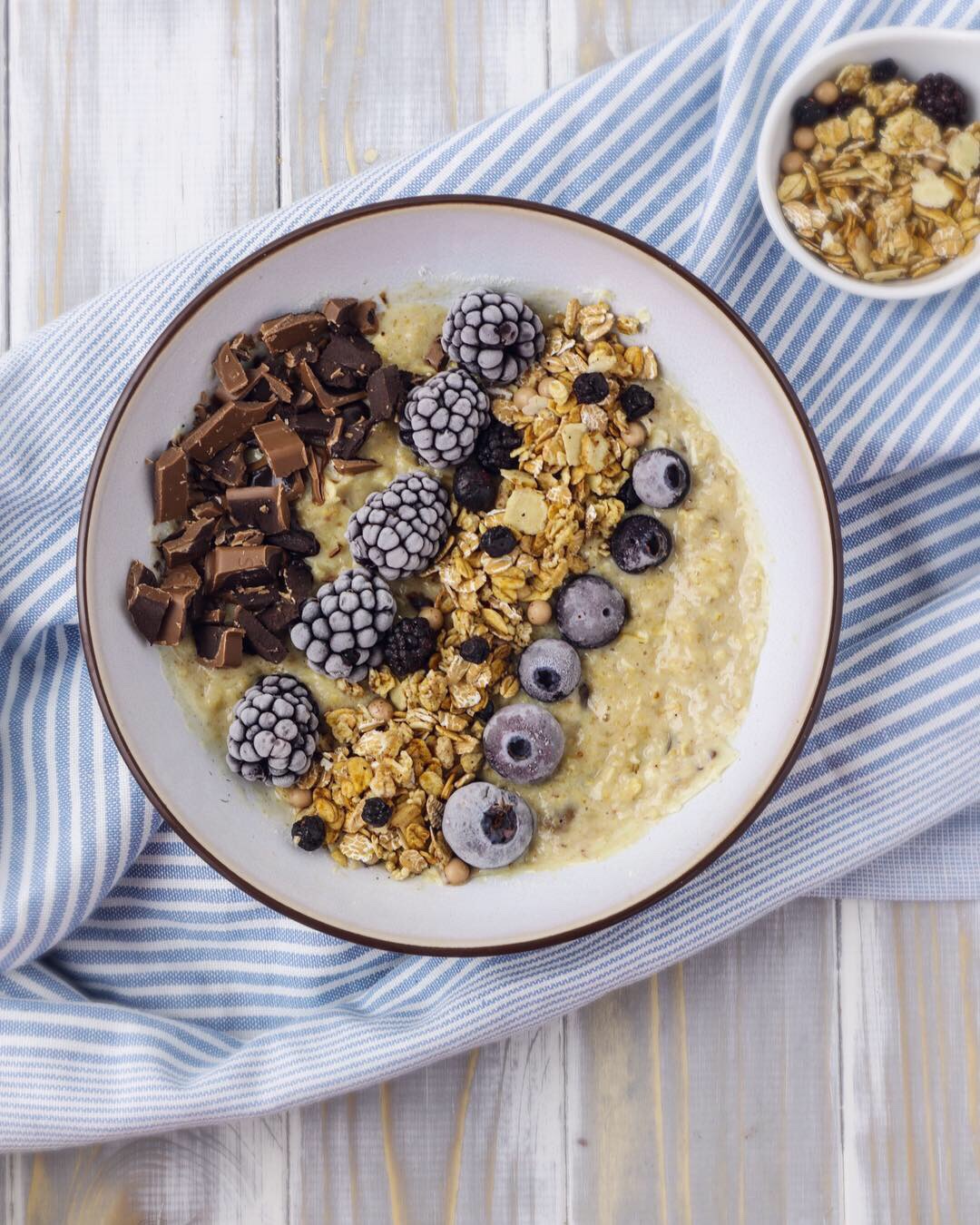 Protein Porridge mit Blaubeeren und Brombeeren – jajolicious